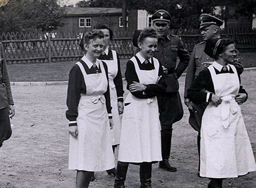 8-German-Nurses-and-Nazi-Officers